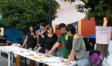 Photo of IU muestra su apoyo a las familias de la ‘Corrala Utopía’ que permanecen acampadas en la calle San Fernando
