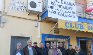 Photo of IU felicita a los vecinos de Bellavista por haber conseguido que la Plaza de las Cadenas mantenga su nombre