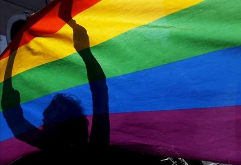 Photo of IU pregunta por qué el izado de la bandera arcoiris no se incluye este año en el calendario de actividades del ‘Mes de la Diversidad Sexual’