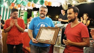 Photo of IU homenajea a los trabajadores de las contratas de Movistar en su caseta de la Velá de Triana
