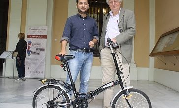 Photo of IU pide aparcamientos seguros para bicicletas en los colegios y edificios municipales