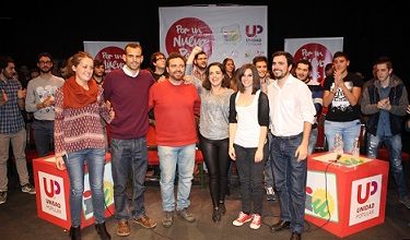 Photo of Más de 600 personas arropan a Garzón en un encuentro con jóvenes en el Teatro Salvador Távora