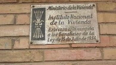 Photo of La Junta Municipal de Cerro Amate solicita la eliminación de las placas y símbolos franquistas existentes en el distrito