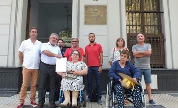 Photo of IU respalda la lucha de los vecinos de Sevilla Este contra las barreras arquitectónicas, que llega al Defensor del Pueblo Andaluz