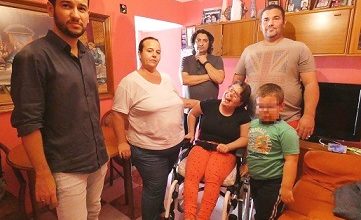 Photo of IU exige a Espadas una vivienda digna para una familia de Torreblanca en situación de grave exclusión social y con una hija que sufre parálisis cerebral