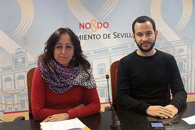 La concejala de Participa Sevilla Cristina Honorato y el portavoz de IU, Daniel González Rojas, denuncian la situación del Programa de Tratamiento a Familias con Menores.