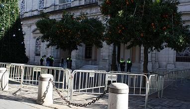 Photo of IU critica el «blindaje» del Ayuntamiento de Sevilla coincidiendo con los plenos municipales