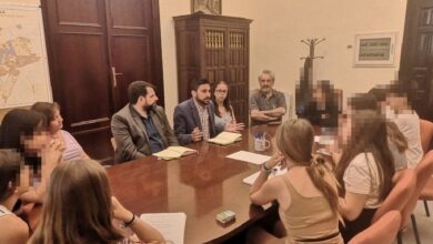 Photo of Podemos-Izquierda Unida se compromete con alumnos del IES Velázquez a crear espacios de participación para los jóvenes