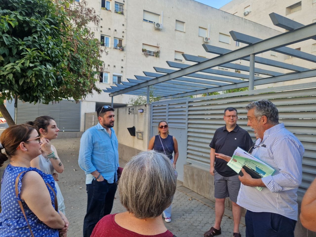 Photo of IU exige a EMVISESA un plan urgente de mantenimiento en Estrella Vega 9-11 tras comprobar “años de abandono” en una promoción pública de vivienda