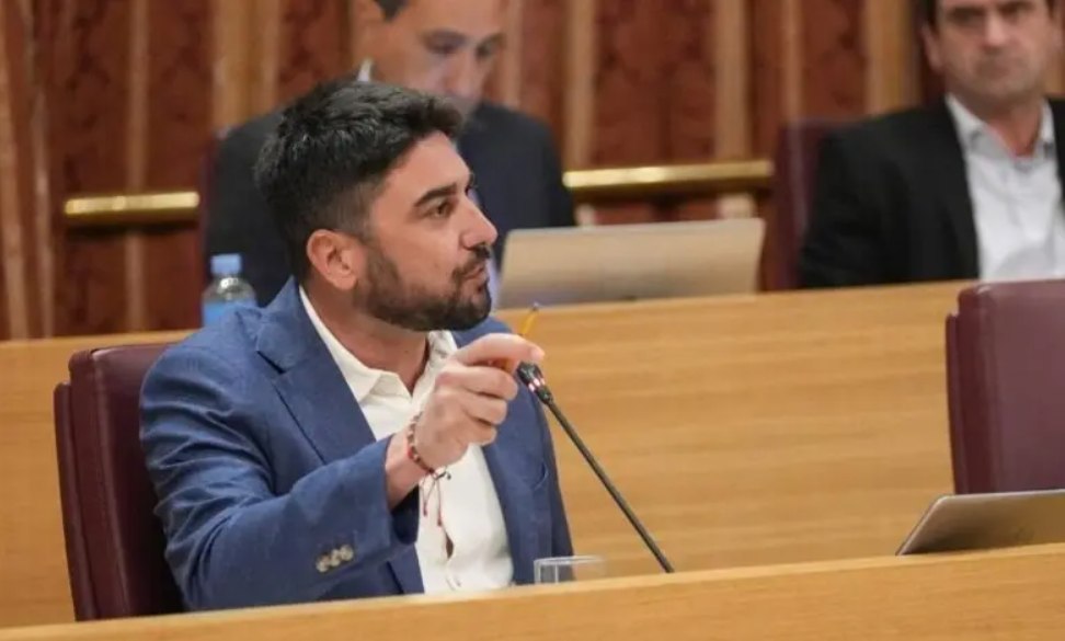 Photo of Ismael Sánchez (IU) exige a Sanz que “no se apague por vacaciones” y active un plan de emergencia ante los cortes de luz en los barrios