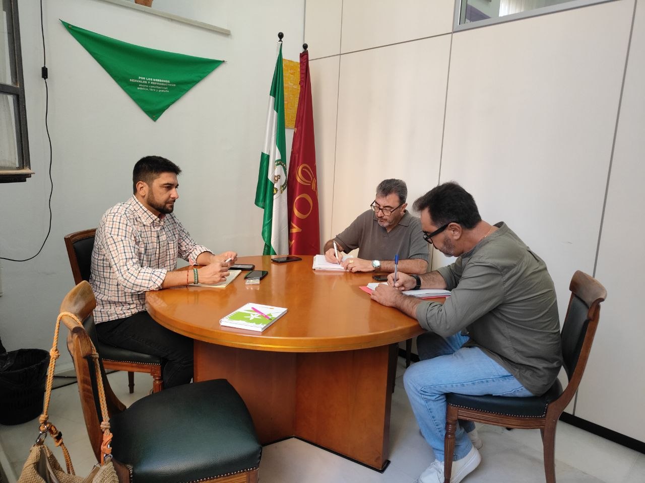 Photo of IU reclama una reestructuración integral del modelo de limpieza de Lipasam y recuperar el barrendero de barrio