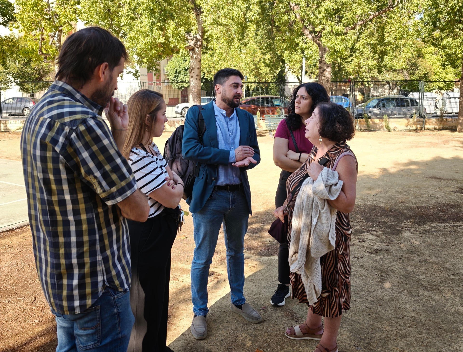 Photo of IU denuncia que el CEIP Giménez Fernández se cae a pedazos y exige a Sanz un muro perimetral urgente: “En el Polígono Sur también hay niños y niñas con derecho a estudiar dignamente”